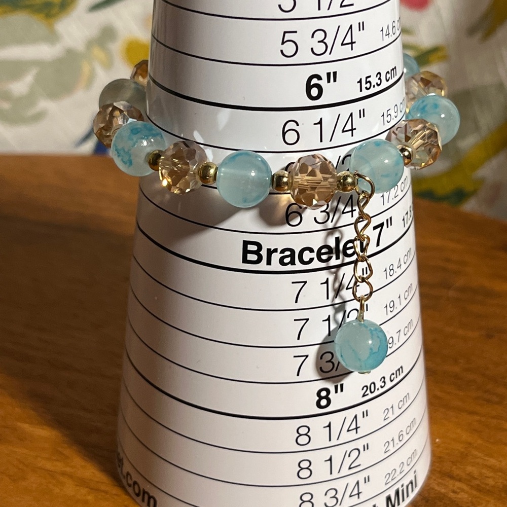 Blue and beige Glass beaded women’s charm stretch bracelet 6.5” NEW